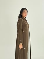 عباية سوار بليزر رسمي مزين بكسرات وشك بقماش كريب ر...