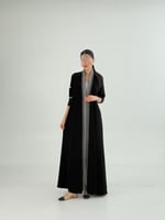 عباية فرحه بقماش ملكي بتطريز فريد سماوي