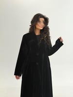 بليزر | عباية سوسن بقماش مخمل كوري مبطن مزين بازره