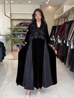 عباية لورا يقماش مخمل مع جبير بالصدر كسرات جوانب2