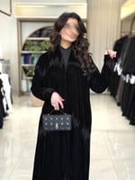 عباية إشراق بقماش مخمل كوري بتطريز اسود
