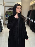 بليزر | عباية سراب بقماش مخمل كوري بتطريز فريد