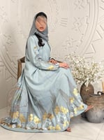 عباية صبا بقماش لنن بارد تطريز ترتر سماوي