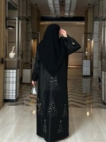 عباية وئام تفته شك فضي