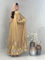 عباية صبا بقماش لنن بارد تطريز ترتر رملي