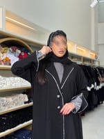 عباية زيراف | بقماش كريب الاناقة اسود لمسات فضي