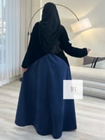 عباية الحنان l بقماش شامواه كحلي مع مخمل اسود