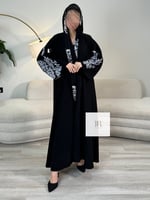 عباية رحاب l بقماش كوبرا بتطريز ابيض - اسود