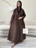 جديد الصيف | عباية بقماش لنن مطرز- بني