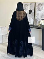 عباية جوزين - مخمل اصلي مطرز - كحلي (بدون ياقة )