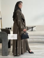 عباية عهود بقماش حرير مغسول مطرز كرز - زيتي