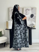 عباية يمنى | بقماش كريب المميز ورد تيفاني