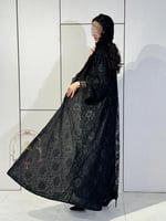 عباية لاريا بقماش دانتل مبطن