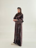 عباية عنان بقماش مخمل برسم بني مع موف