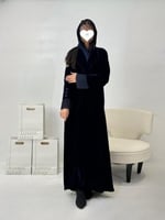 تشكيلة شتاء 2024 - عباية اعتدال مخمل كسرات بالكم م...