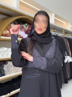 عباية هاليا كريب الاناقة مع كريب مقلم كحلي