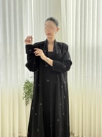 عباية رباب بقماش كريب الابداع مطرز موف