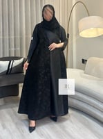 عباية نيفين l بقماش كريب متان تدخيلات تفته - اسود