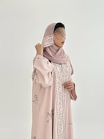 عباية الين بقماش كريب اوكراني بتطريز وردي