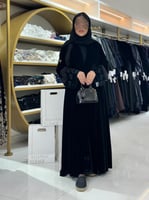 تشكيلة شتاء 2026 - عباية نشميه بقماش مخمل كوري كم...