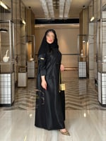 عباية نسرين بقماش تفته كوري مزينه بشك