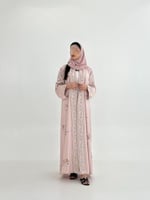 عباية الين بقماش كريب اوكراني بتطريز وردي