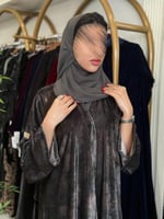 عباية ريمان بقماش مخمل برسم رمادي
