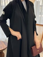 عباية غصون بليزر بقماش كتان اسود تدخيلات مقلم (بدو...