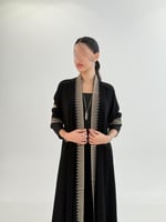 عباية فرحه بقماش ملكي بتطريز فريد بيج