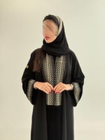 عباية ساميه بقماش كريب ملكي مع مخمل مطرز بيج