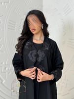 عباية ازهار بقماش كريب باربي مزين بشك