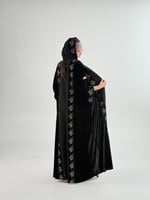 عباية ريفا مكس مخمل مع كريب الاناقة بتطريز سماوي 2