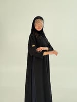 عباية العنود بقماش حرير مغسول بحياكة يدويه كحلي