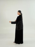 عباية داريا ببقماش مخمل كوري تدخيلات جبير مخمل