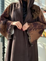 تشكيلة شتاء 2024 - عباية تيجان بقماش شامواه كم بوف...