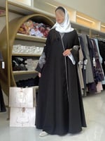 عباية شام بقماش كريب الاناقة تطريز بالكم ابيض