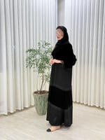 عباية قدر بقماش مخمل طبقات مع كريب الاناقة بهدب