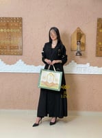 عباية عزة بقماش كريب الاناقة بتطريز ذهبي بياقة