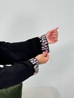 عباية الهنوف ا قماش ملكي تطريز وردي