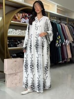 عباية بهجه بقماش شيفون مبطن بتطريز اسود