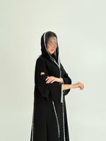 عباية زمرده بقماش كريب ملكي مزين بورد سماوي