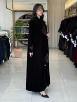 بليزر | عباية جنان بقماش مخمل مزين بورد وشك اسود