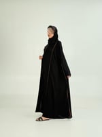 عباية سلوى بقماش كريب ملكي مزين بقيطان ملون