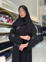 عباية بتول بقماش كريب باربي مزين بورد مشكوك