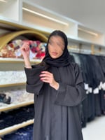 عباية علا بقماش كريب الاناقة بتطريز ورود اسود