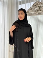 عباية فيلين بقماش كريب رموش مزين بشك ناعم