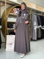 عباية ميرال بقماش كريب اوكراني مطرز نود