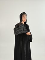 عباية جنان بقماش مخمل كوري باكمام دانتل مورد