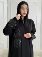 كولكشن العيد | عباية ليزا بقماش كريب رموش مزين بور...