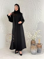 عباية ربى بقماش كريب الاناقة تدخيلات جاكار مخطط اس...